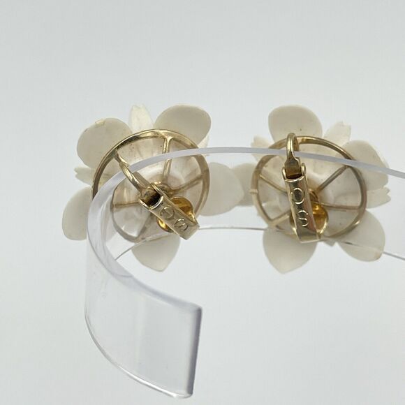 Vintage Sarah Coventry Floral Clip on Earrings White Flower Prairie Boho Signed - Picture 4 of 6